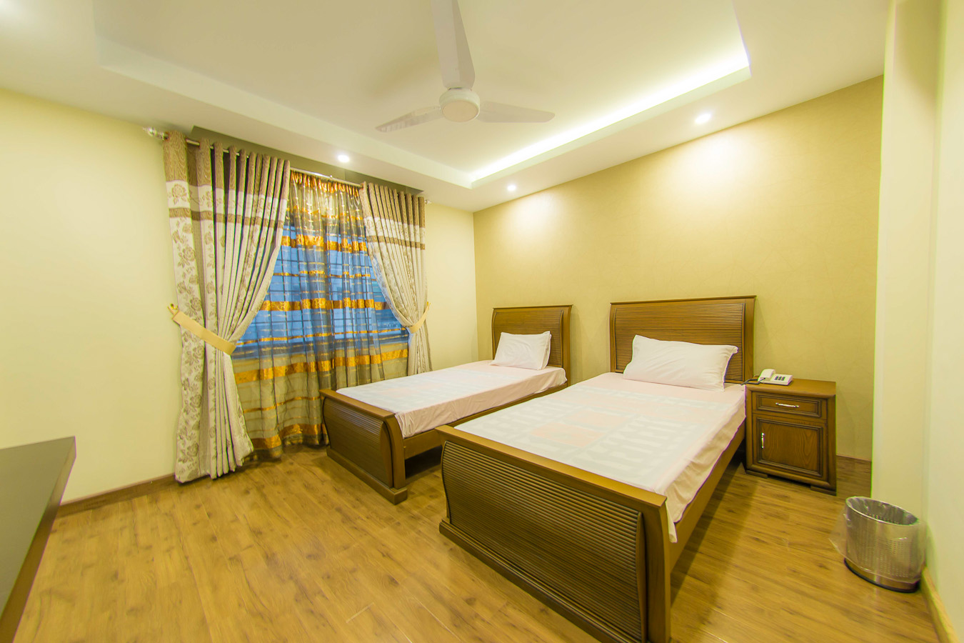 Twin Bed Room
